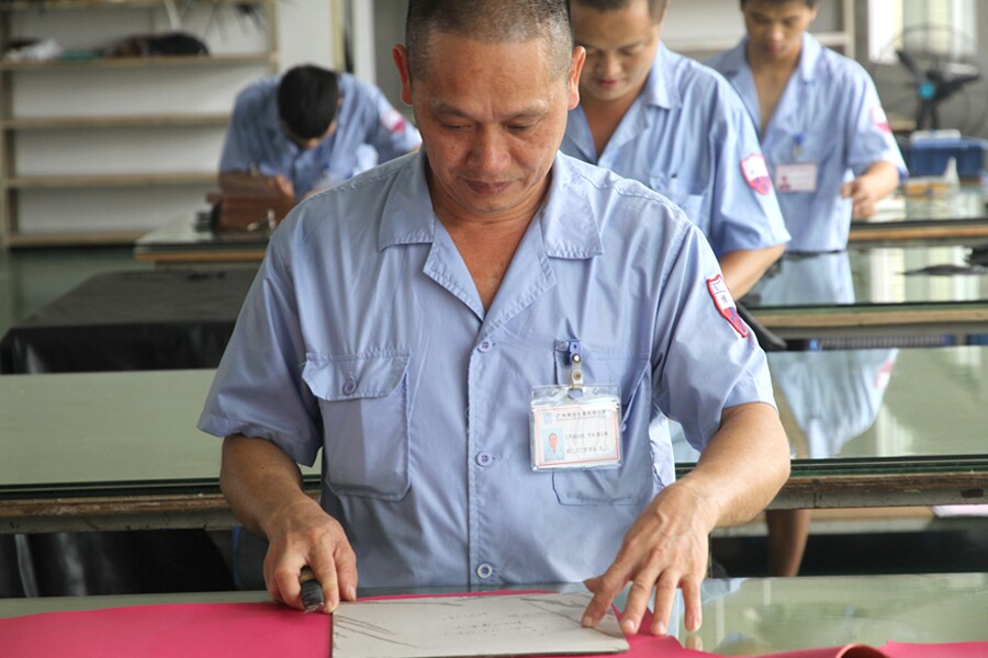 博深皮具加工廠祝各位辛勤勞動(dòng)者節(jié)日快樂(lè)！