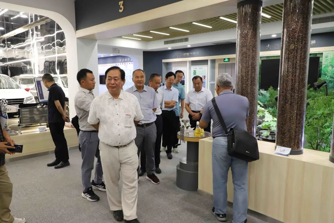 “交流互鑒，共促發(fā)展”——緬甸長(cháng)城集團到京華化工交流考察